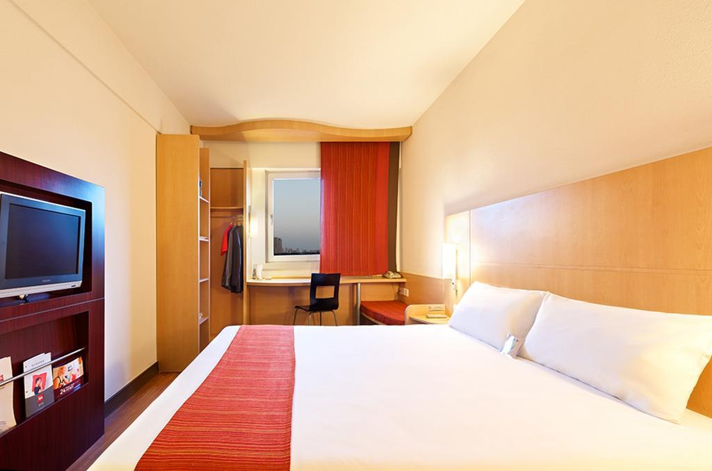 Отель Ibis Chuzhou 1912 Экстерьер фото