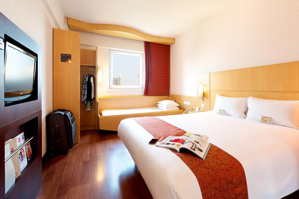 Отель Ibis Chuzhou 1912 Экстерьер фото